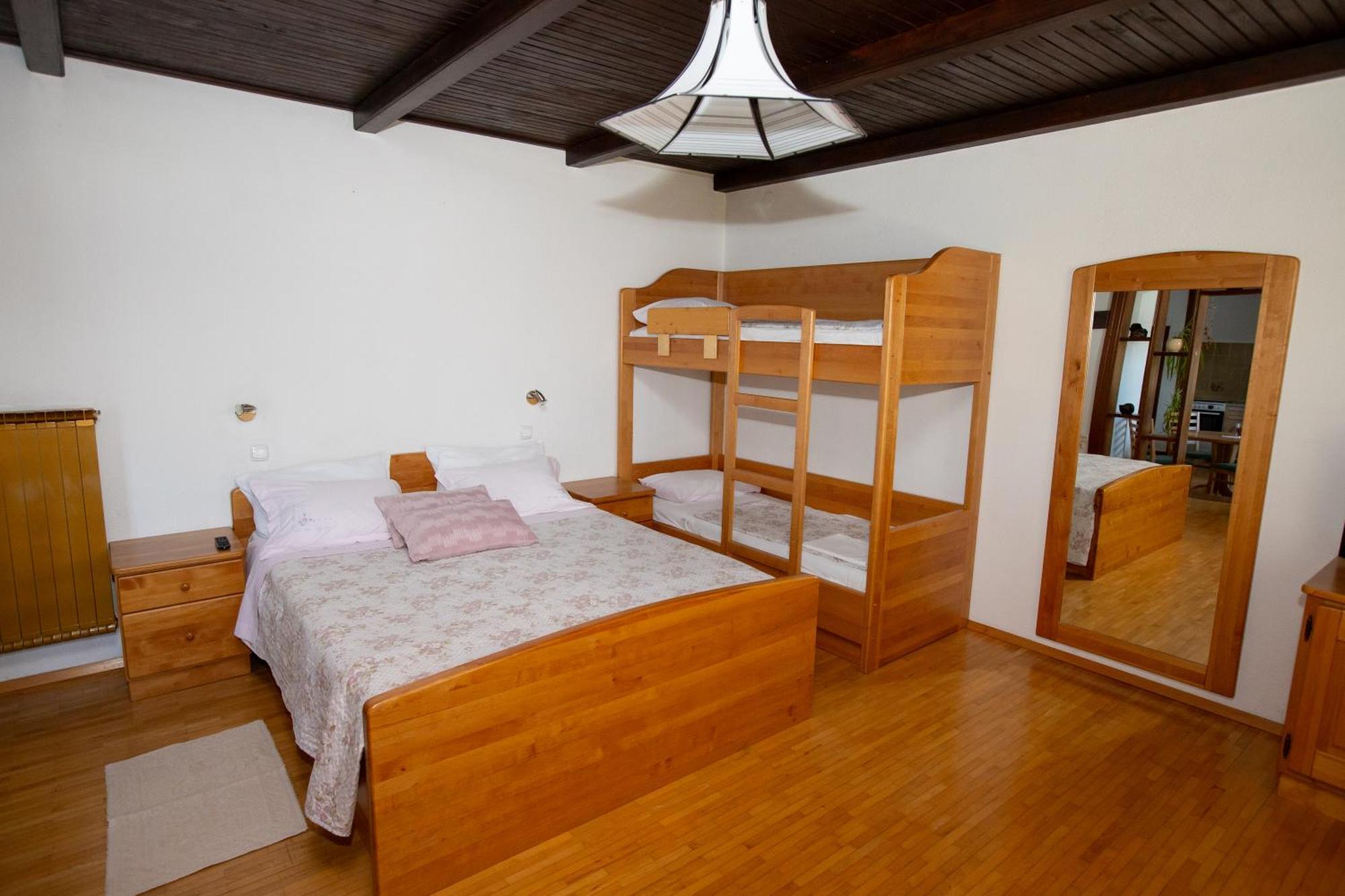 Guesthouse Sanabor Postojna Ngoại thất bức ảnh